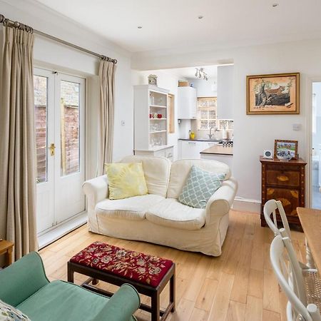 Charming 2Br Flat With Patio In Hammersmith 런던 외부 사진