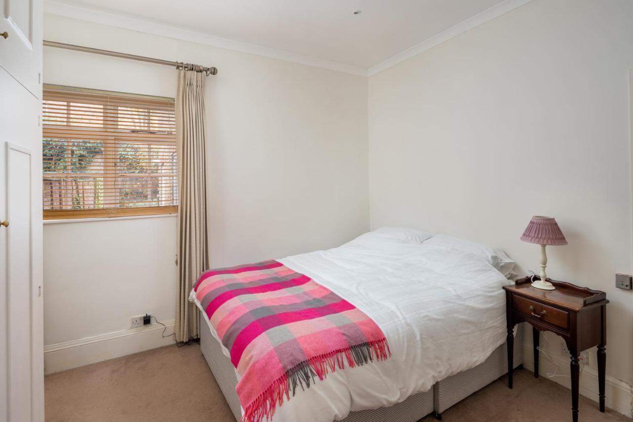 Charming 2Br Flat With Patio In Hammersmith 런던 외부 사진
