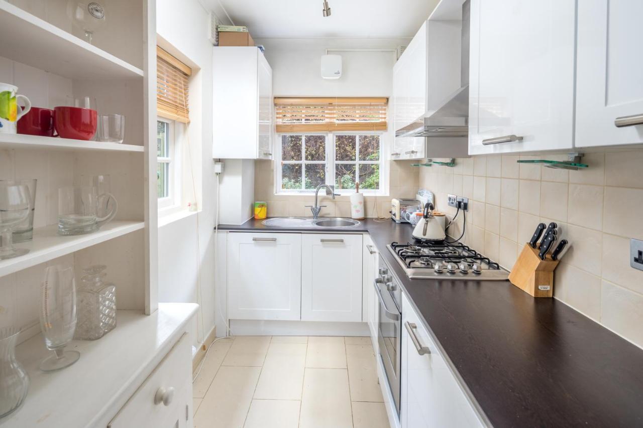 Charming 2Br Flat With Patio In Hammersmith 런던 외부 사진